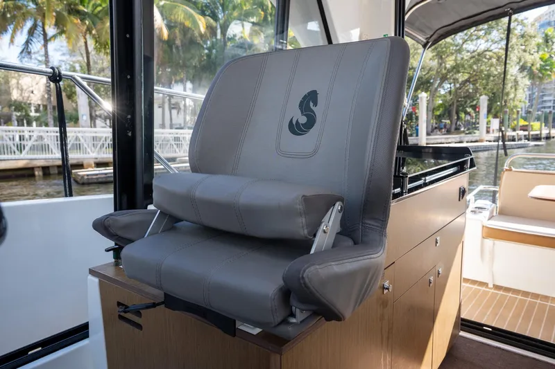 Slide: The Image of Captain's seat on 2021 Beneteau Antares 9 boat, featuring sleek design and comfort. - 27