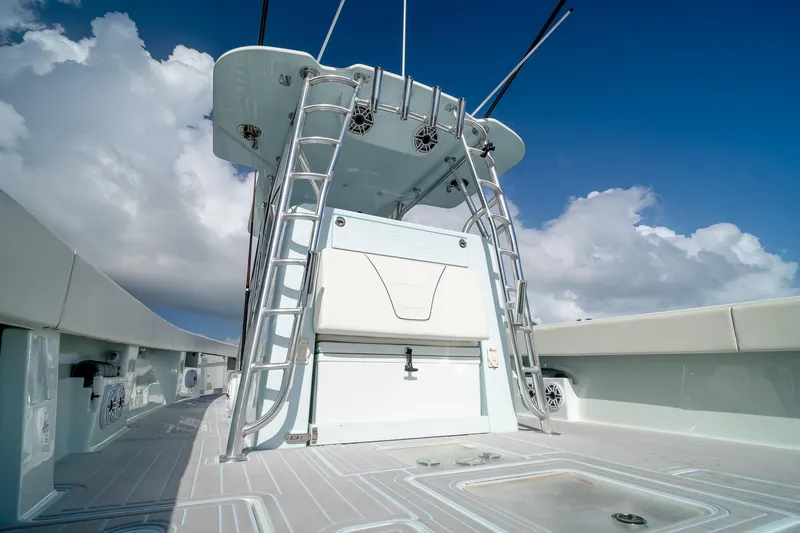 Slide: The Image of 2023 SeaVee 390Z boat deck with ladder under a clear blue sky. - 30