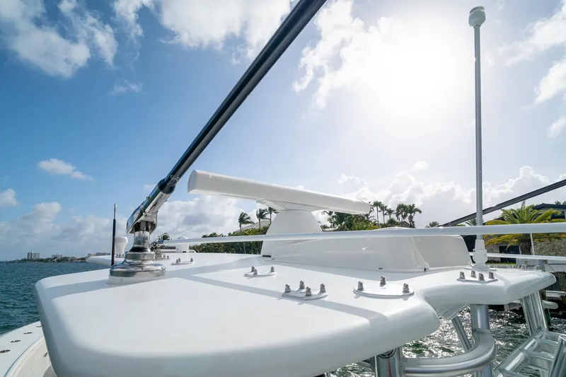 Slide: The Image of 2023 SeaVee 390Z boat deck with clear sky and ocean view. - 43