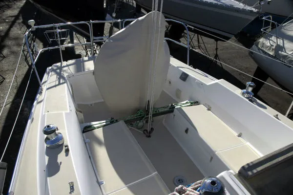Slide: The Image of Cockpit of a 1998 J Boats J/32 yacht in harbor. - 8