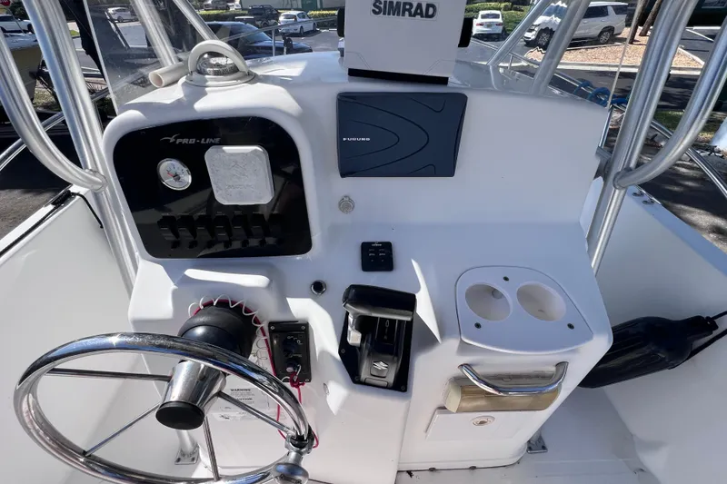 Slide: The Image of 2006 Pro-Line 23 Sport boat dashboard with steering wheel and navigation equipment. - 18