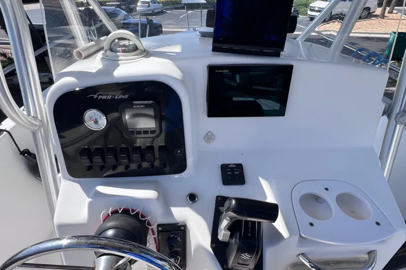 Slide: The Image of 2006 Pro-Line 23 Sport boat dashboard with controls and navigation equipment. - 20