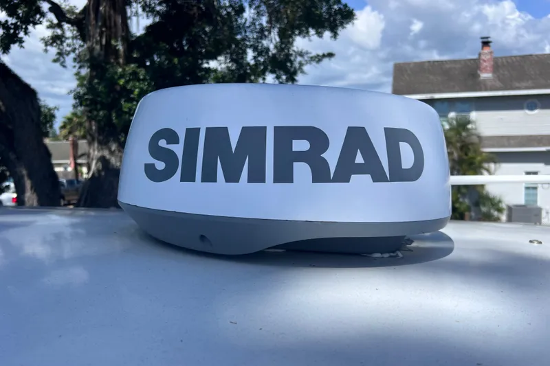 Slide: The Image of Simrad radar on 2006 Pro-Line 23 Sport boat, outdoor setting with trees and house. - 22