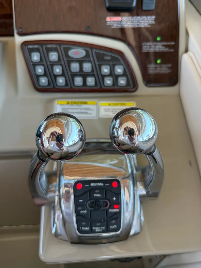 Slide: The Image of Control console of Sea Ray Sundancer 350, 2012 model. - 10