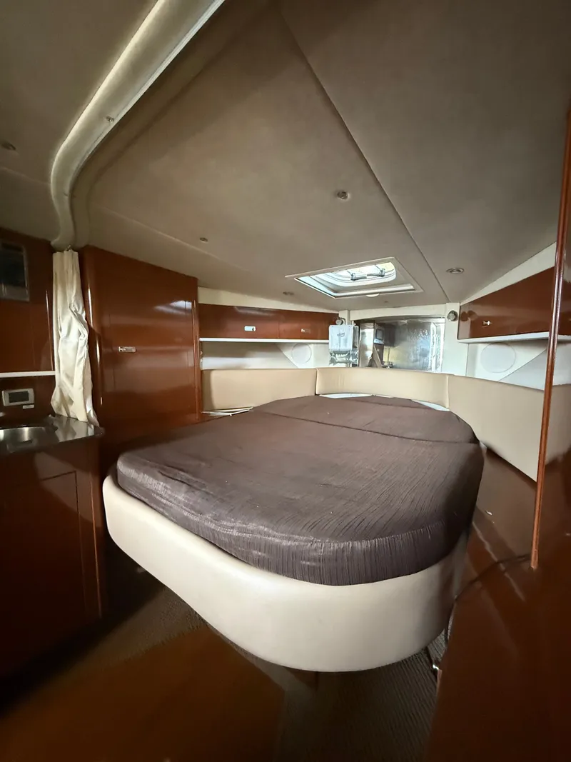 Slide: The Image of Interior of 2012 Sea Ray Sundancer 350 yacht cabin. - 20