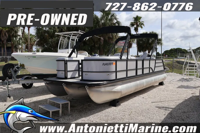 The Image of Pre-owned 2026 Bentley Pontoons Legacy 243 Swingback displayed at Antonietti Marine. - 1