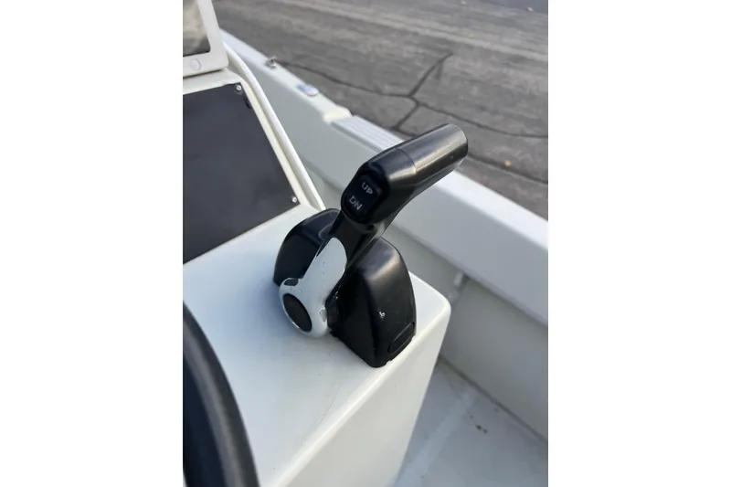 Slide: The Image of Throttle control lever on a 2010 Dusky 256 Center Console boat. - 29