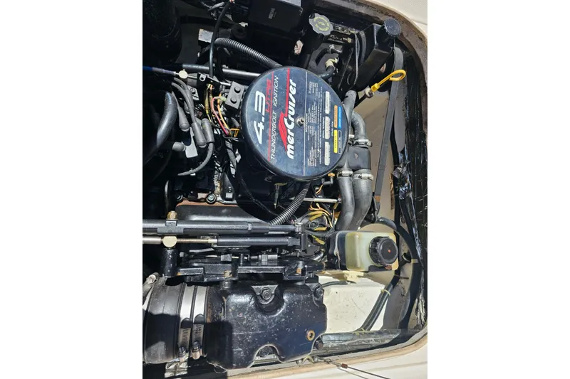 Slide: The Image of 1999 Bayliner 1802 Trophy boat engine, featuring MerCruiser 4.3L Thunderbolt ignition system. - 13