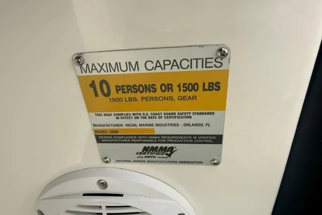 Slide: The Image of Plaque on 2007 Regal 2200 Bowrider showing maximum capacity of 10 persons or 1500 lbs. - 7