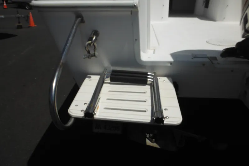 Slide: The Image of 1998 Wellcraft 23 Excel boat swim platform with ladder and railing. - 11