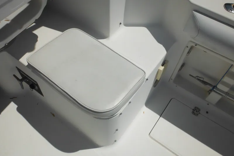 Slide: The Image of Interior seating of 1998 Wellcraft 23 Excel boat, featuring white cushioned seat. - 30