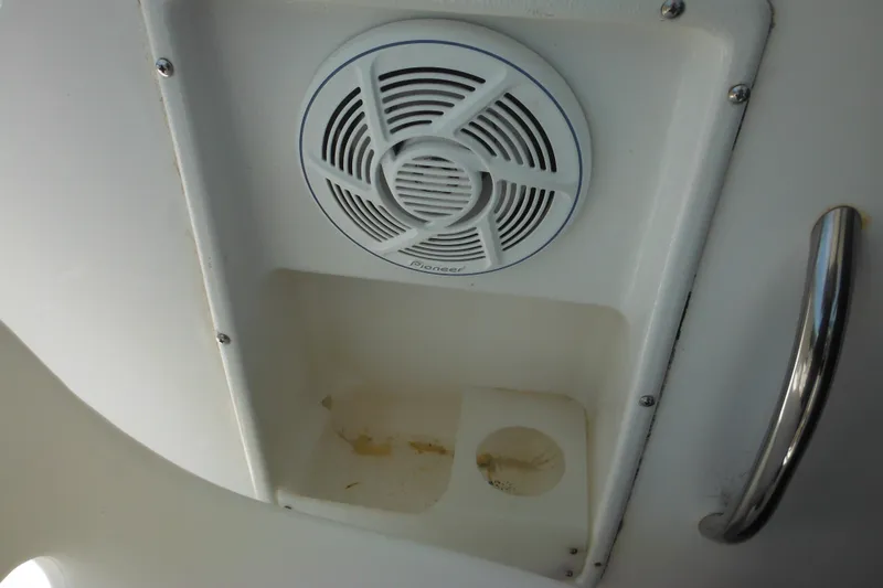 Slide: The Image of Speaker and compartment on 1998 Wellcraft 23 Excel boat interior. - 45