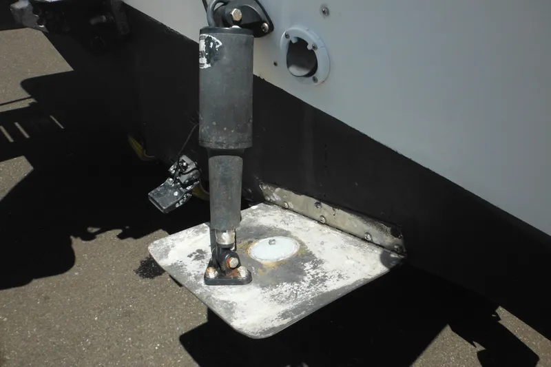 Slide: The Image of 1998 Wellcraft 23 Excel boat trim tab and hydraulic system detail. - 50