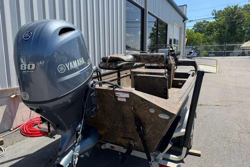 Slide: The Image of 2023 G3 Gator Tough 18 CCJ boat with Yamaha 80 Jet Drive engine. - 8