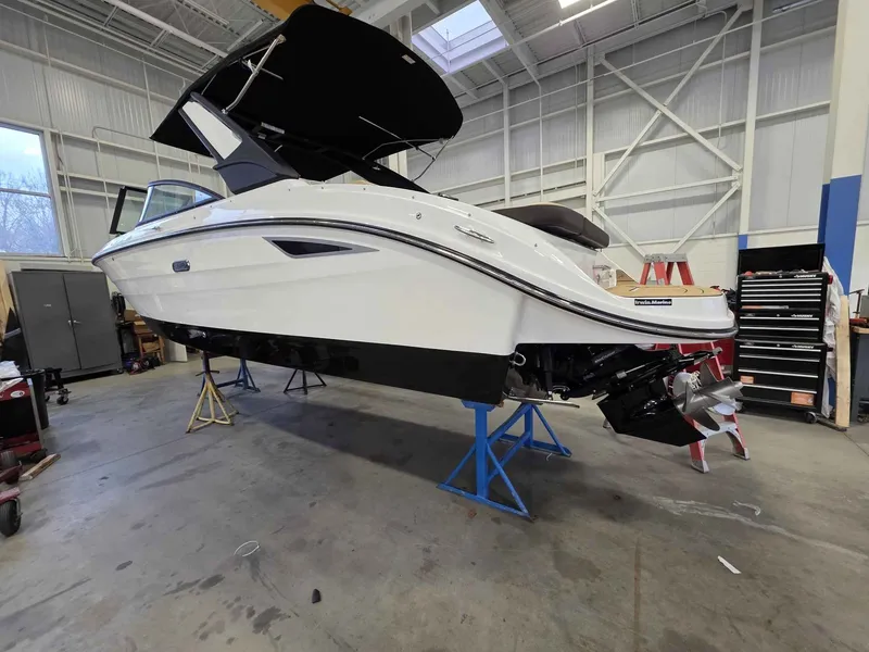 Slide: The Image of Sea Ray SDX 270 2026 - 3