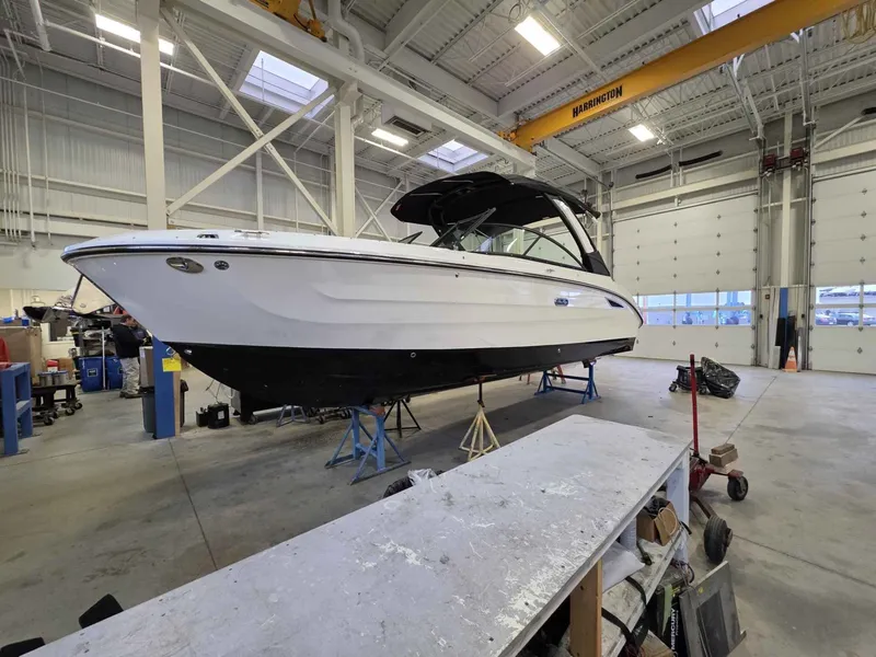 Slide: The Image of Sea Ray SDX 270 2026 - 2