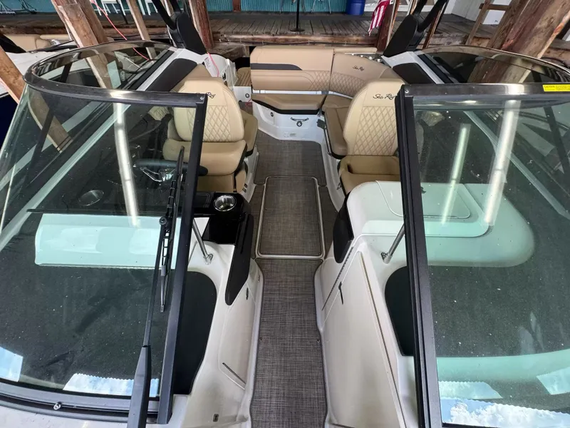 Slide: The Image of Interior of 2026 Sea Ray SLX 260 yacht. - 15
