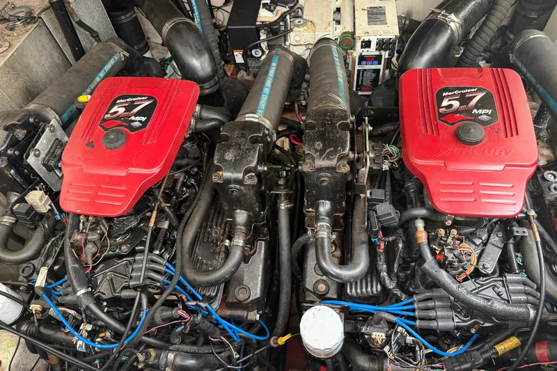 Slide: The Image of Twin MerCruiser 5.7 MPI engines in a 2006 Sea Ray Sundancer 320 boat. - 25