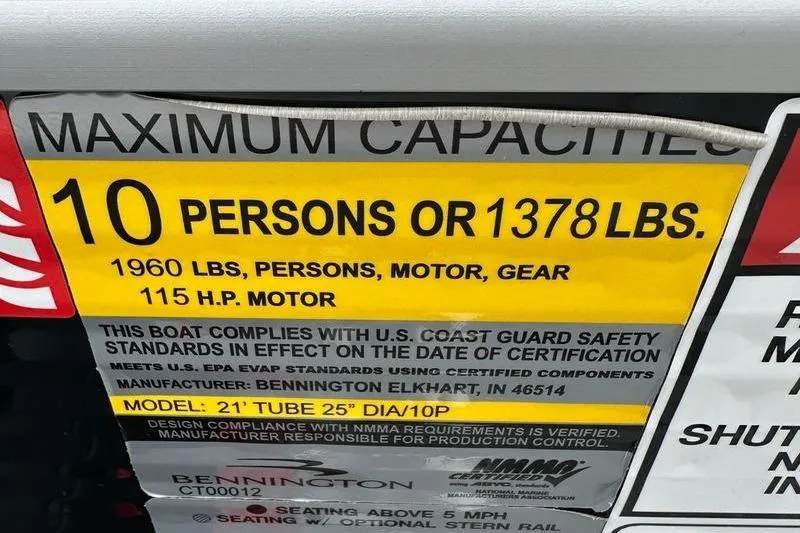 Slide: The Image of Capacity label for 2026 Bennington S Swingback 22 SSB, 10 persons or 1378 lbs. - 2