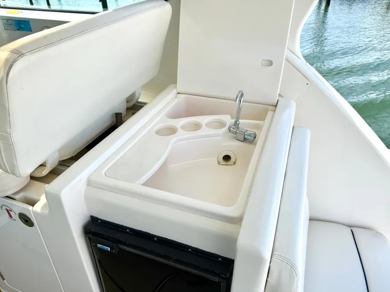 Slide: The Image of Tiara 3800 Open 2001 - 6