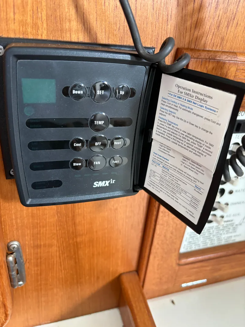 Slide: The Image of Catalina 36 MkII 2000 - 25