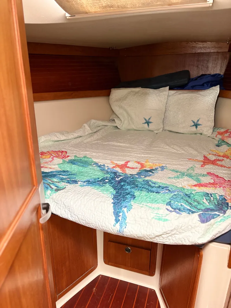 Slide: The Image of Interior of a 2000 Catalina 36 MkII with cozy bed. - 27