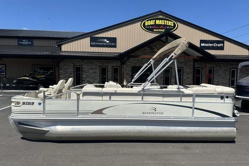 The Image of 2004 Bennington 2075 FS pontoon boat parked at Boat Masters Marine dealership. - 1