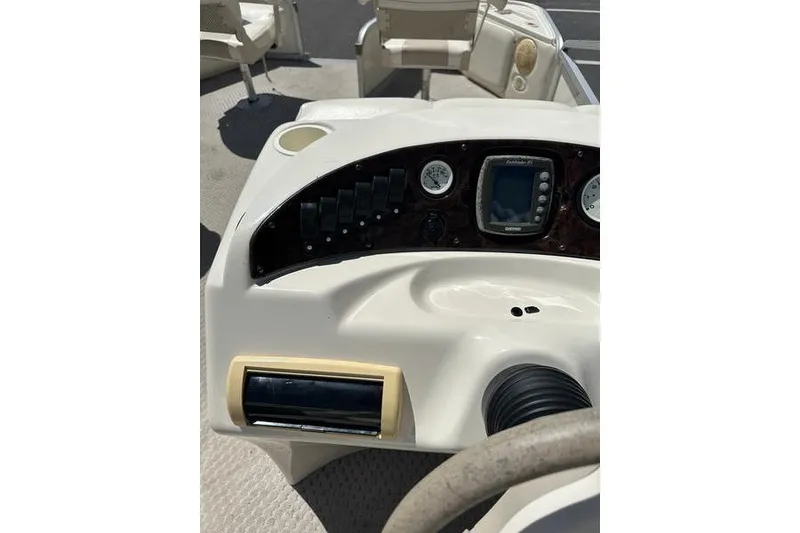 Slide: The Image of Console of a 2004 Bennington 2075 FS boat with gauges and controls. - 16
