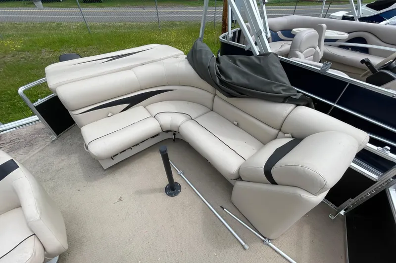 Slide: The Image of 2010 Harris FloteBote 200 Cruiser CX pontoon boat with beige seating and black accents. - 10