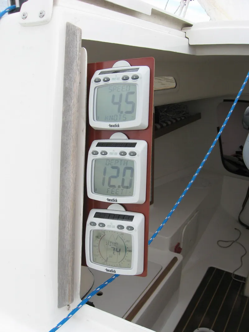 Slide: The Image of Digital instruments on e33 sailing yacht, 2008 model. - 30
