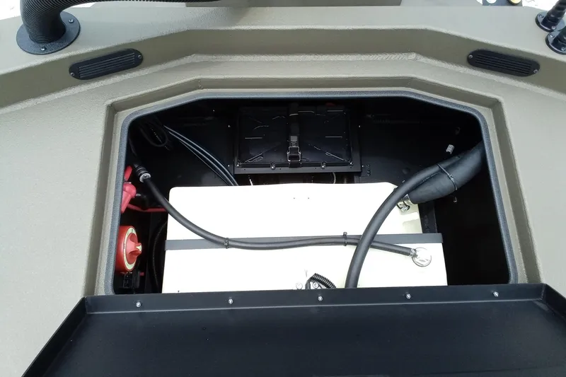 Slide: The Image of Thor 1900 Bay Hammer 2027 boat compartment with battery and wiring. - 48