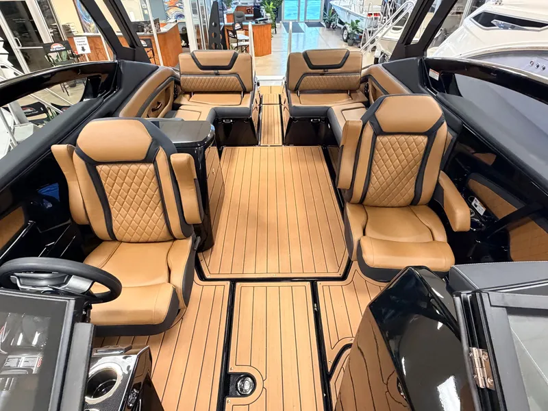 Slide: The Image of Interior of 2026 Yamaha Boats 275 SD with luxurious seating. - 7