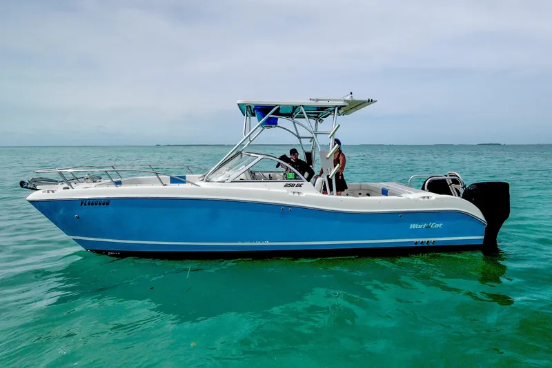 The Image of 2006 World Cat 250 DC boat on clear turquoise water, side view. - 0