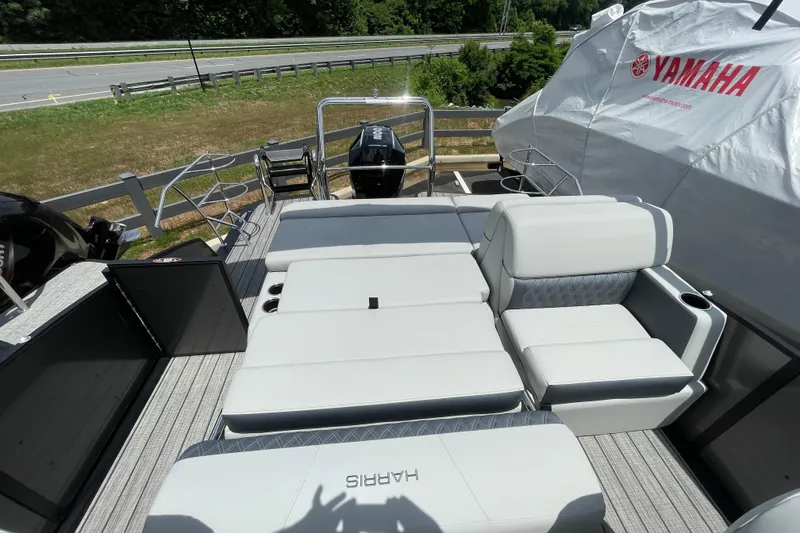 Slide: The Image of 2026 Harris Cruiser 230 SLDH pontoon boat with Yamaha engine, featuring spacious seating. - 4