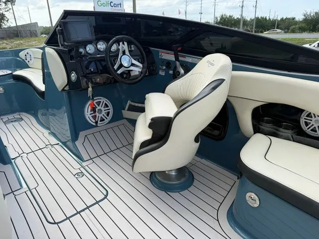 Slide: The Image of Stingray 225 SE 2021 - 10