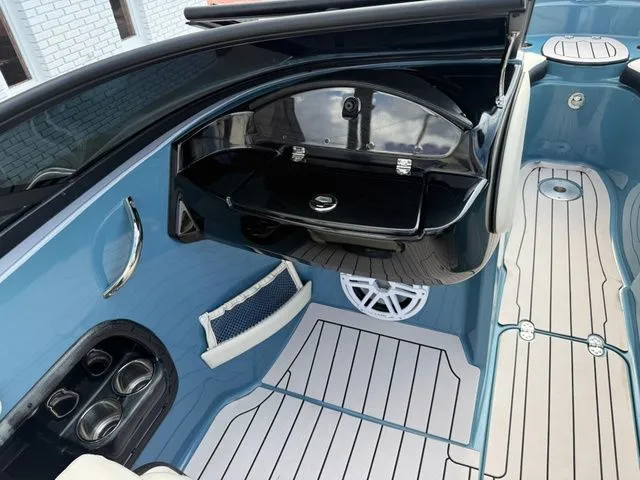 Slide: The Image of Stingray 225 SE 2021 - 11