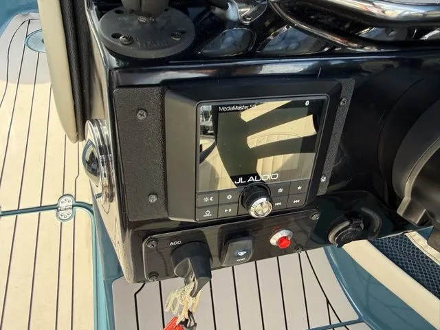 Slide: The Image of Stingray 225 SE 2021 - 14