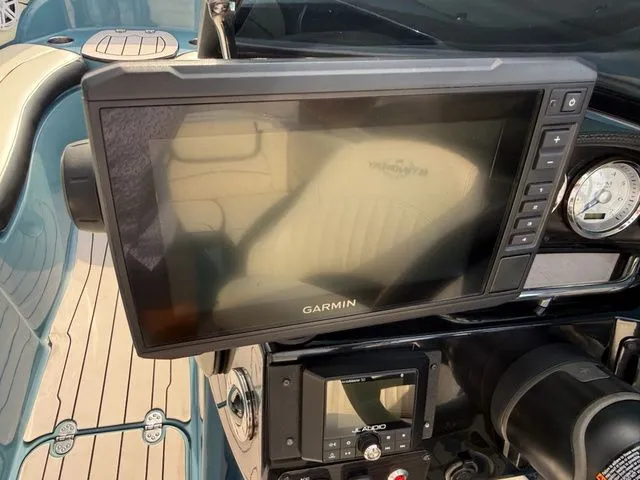 Slide: The Image of Stingray 225 SE 2021 - 15