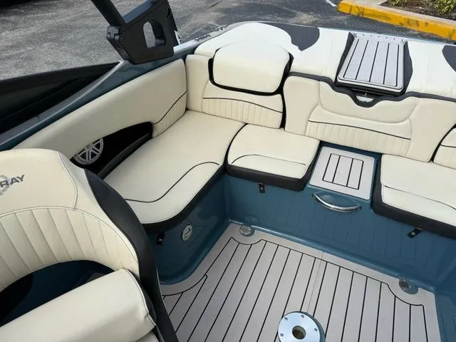 Slide: The Image of Stingray 225 SE 2021 - 18