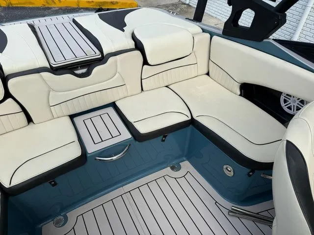 Slide: The Image of Stingray 225 SE 2021 - 19