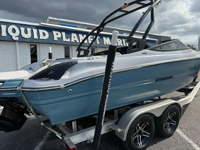 Slide: The Image of Stingray 225 SE 2021 - 4