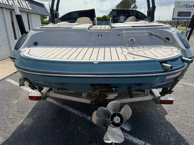 Slide: The Image of Stingray 225 SE 2021 - 5