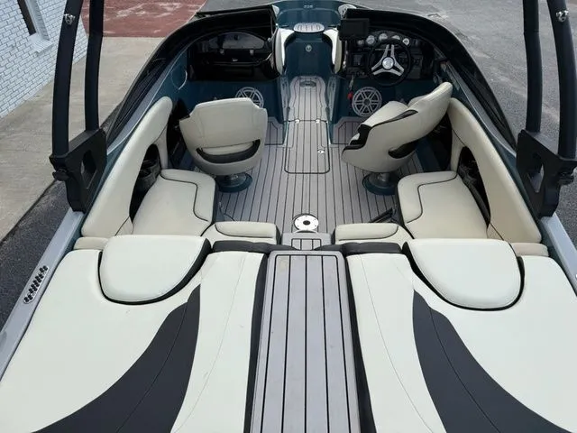 Slide: The Image of Stingray 225 SE 2021 - 8