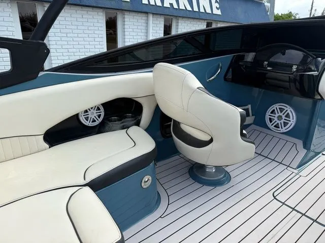 Slide: The Image of Stingray 225 SE 2021 - 9