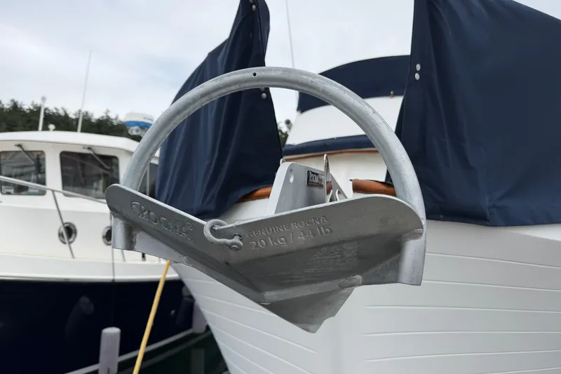 Slide: The Image of Anchor on a 1988 Monk 36 boat, featuring a Rocna 20 kg anchor. - 24