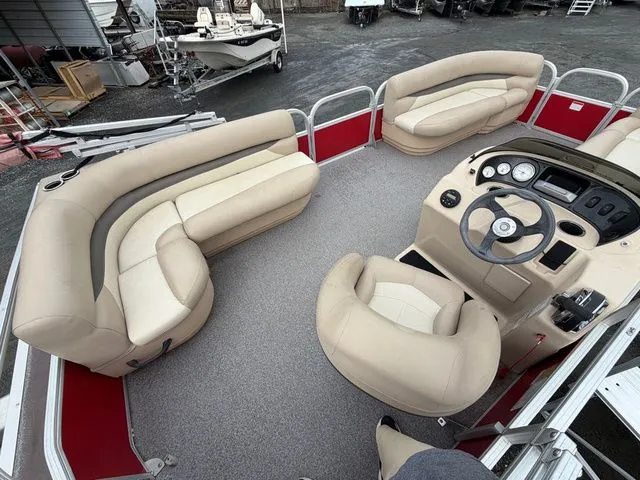 Slide: The Image of Sun Tracker Party Barge 18 DLX 2016 - 5