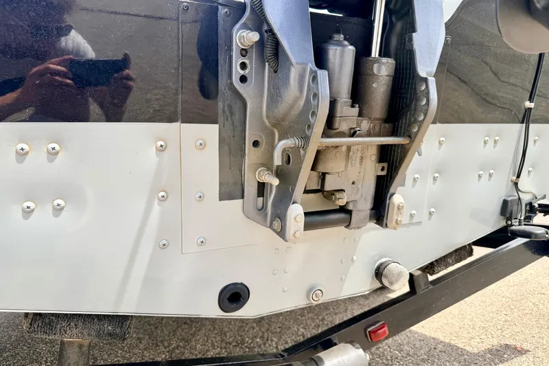 Slide: The Image of Rear view of a 2003 Lund 1675 Adventure SS boat showing motor mount details. - 21