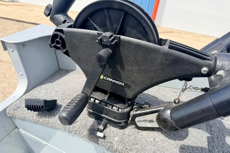 Slide: The Image of Close-up of a Cannon downrigger on a 2003 Lund 1675 Adventure SS boat. - 26