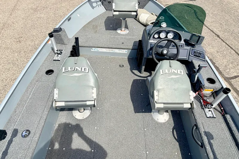 Slide: The Image of 2003 Lund 1675 Adventure SS boat interior with steering console and seating. - 34