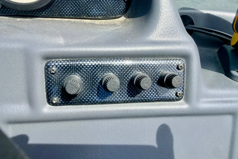 Slide: The Image of Control panel with four knobs on a 2003 Lund 1675 Adventure SS boat. - 38